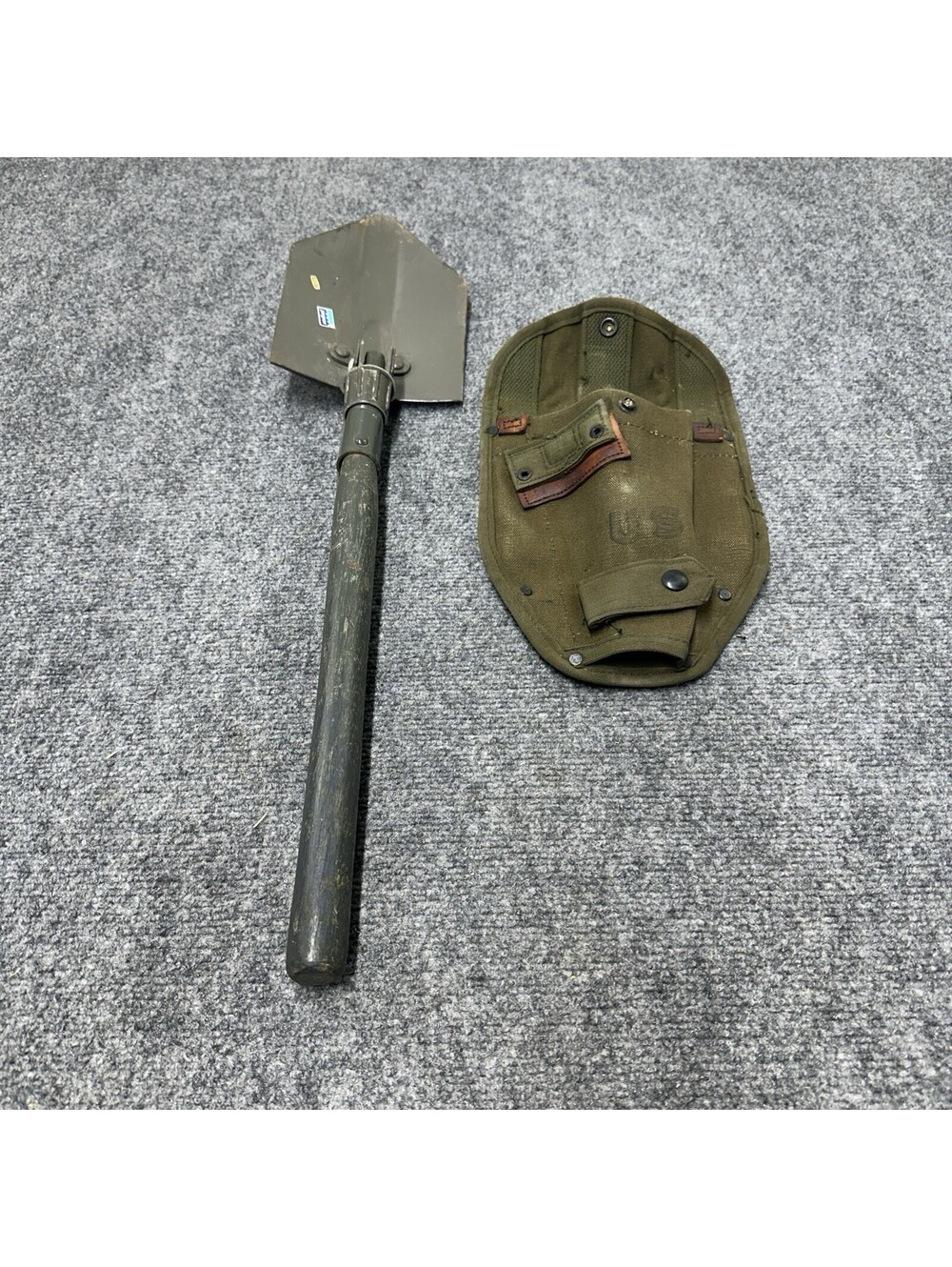 Vietnam Era  US Army Original Entrenching Tool with cover Made In Taiwan